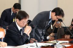 국회 출석한 빗썸 대표 “내부통제 부족, 사과드린다”