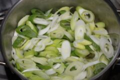 “다 죽어가는 연골도 살립니다..” 국 끓일 때 넣기만 해도 관절 염증 싹 잡아주는 채소