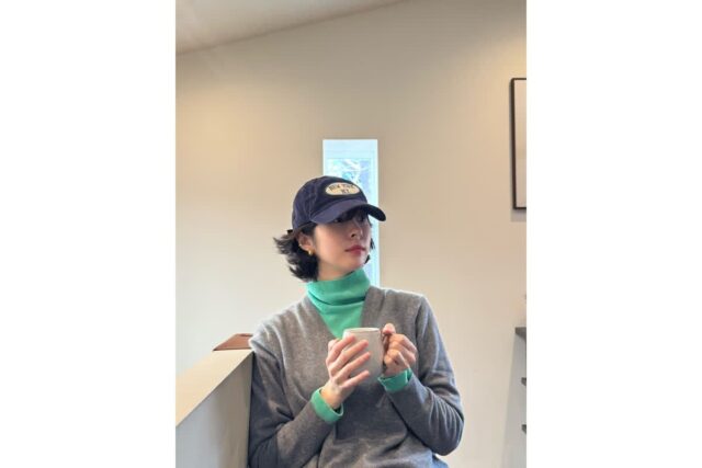 민트향 가득한 비주얼 서은수, 가디건 레이어드로 완성한 상큼한 브런치 룩