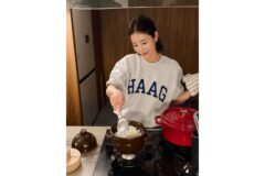 일상 자체가 화보인 기은세 근황, 요리할 때도 놓칠 수 없는 세련된 감각적인 데일리