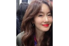 배우 김지수, 54세에 프라하로 떠난 이유는?