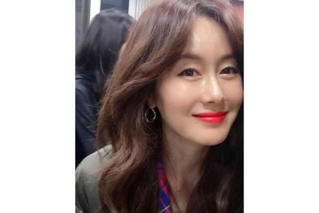 배우 김지수, 54세에 프라하로 떠난 이유는?