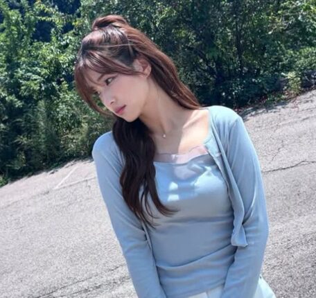 이혼 후 19금 로맨스 작품으로 변신한 미녀 아이돌 출신