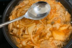 앞으로 김치찌개에 “이 재료” 필수로 넣으세요, 가족들 난리 납니다.