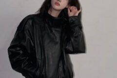 ‘옷 잘 입는 여자들’은 기본템인 가죽자켓 평생 써먹는 코디법