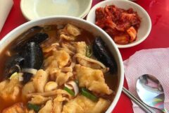 동대문 평화시장에 숨겨진 5500원 김치수제비 맛집