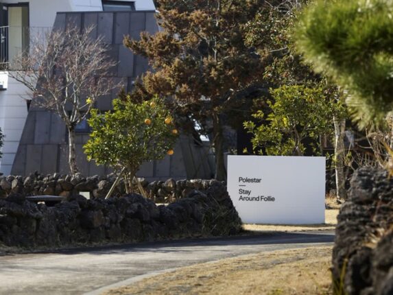 폴스타 타고 떠나는 제주 감성 여행…‘폴스타 스테이’가 제안하는 프리미엄 휴식