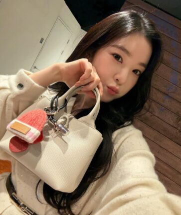 “천상계 미모란 이런 것” 아이린이 보여준 고급스러움의 정석 올화이트룩