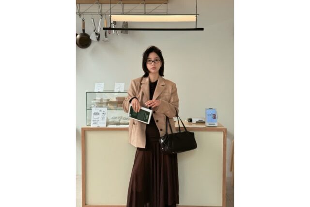 “안경 하나로 분위기 반전 성공” 기은세가 완성한 세련된 오피스 시티즌룩