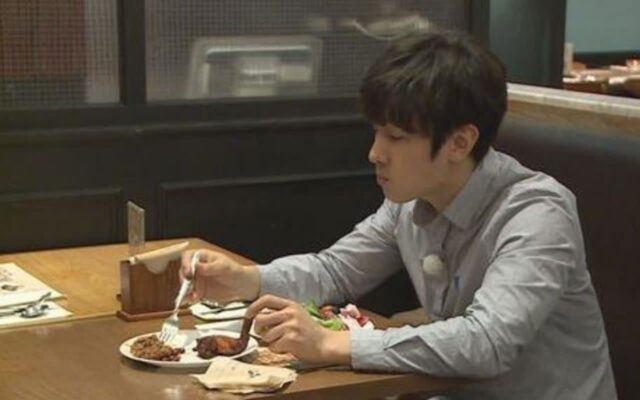 나이들수록 ‘혼자 밥먹는 게’ 편해지는 사람의 공통점 4가지