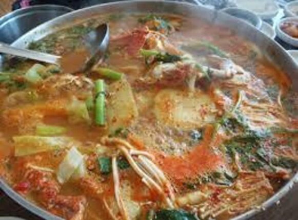 “먹을수록 뇌세포가 죽어갑니다” 매일 먹는 ‘이 국물’이 치매 위험을 7배 높이는 이유