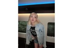 “청청 패션도 로제가 입으면 다르죠” 감각적인 레이어드가 돋보이는 데일리룩