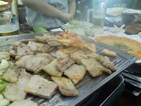 “삼겹살도 햄도 아니었습니다” 한국인 밥상에 매일 올라와 혈관 구멍 내는 의외의 반찬 1위