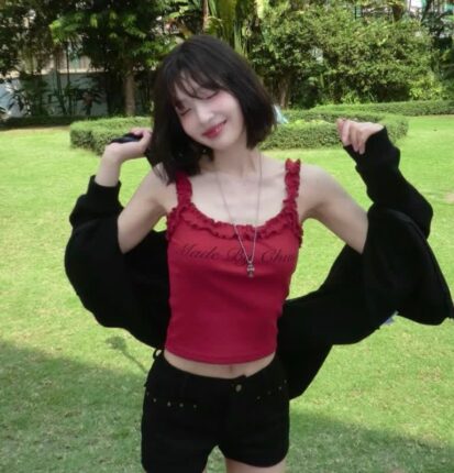 레드벨벳 조이 일상룩 느낌, 후드집업+블랙 빅백 코디 포인트