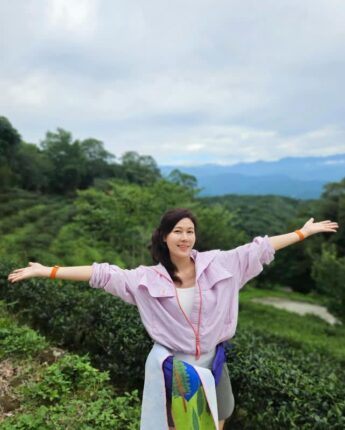 “등산복도 패션이죠” 김하늘의 센스가 돋보이는 액티브한 아웃도어 등산