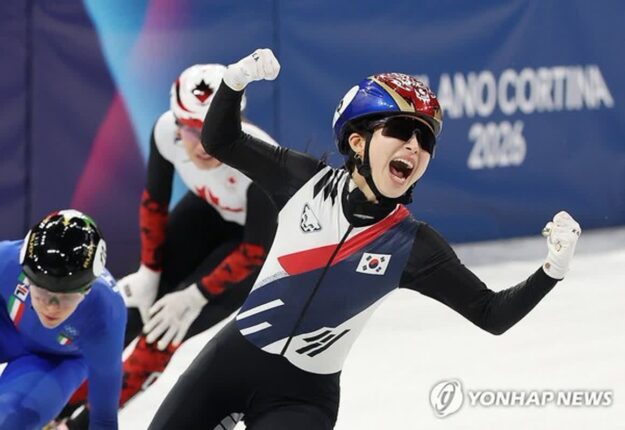 [2026 밀라노] 여자 쇼트트랙, 8년 만에 계주 금메달…마지막 4바퀴의 대역전극