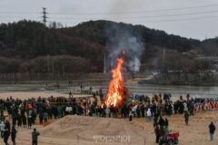 정월대보름날, 전국 곳곳은 축제장… 달집태우기·쥐불놀이·전통놀이 재미 가득
