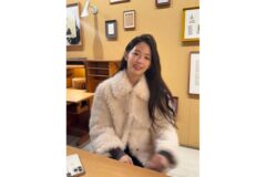 “포근한 질감이 살린 청순미” 이은재만의 독보적인 아우라 느껴지는 패션