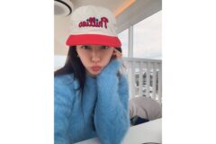“하늘색 니트처럼 맑은 미소” 박한별이 보여준 포근한 데일리
