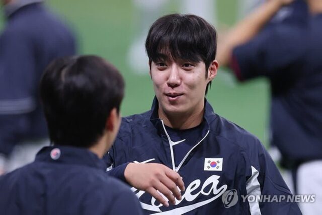 WBC 앞두고 문동주·원태인 동반 이탈…위기의 야구대표팀 선발 운용 변수