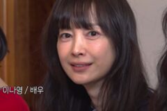 이나영 : 아니 진짜 야식으로 여자들끼리 무슨 정없게 샐러드예요