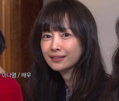 이나영 : 아니 진짜 야식으로 여자들끼리 무슨 정없게 샐러드예요