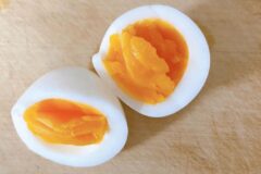 아침에 삶은계란을 “이렇게” 먹으면 영양 흡수가 5배는 더 좋아집니다.