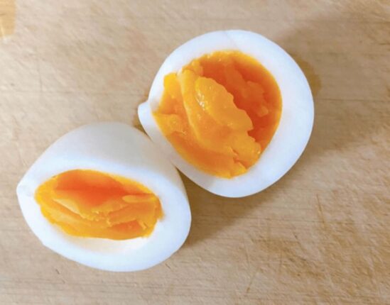 아침에 삶은계란을 “이렇게” 먹으면 영양 흡수가 5배는 더 좋아집니다.