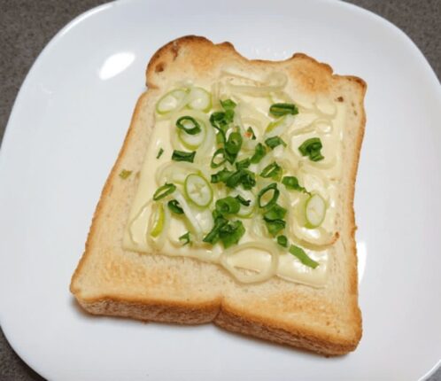 대파 볶지 마세요 “식빵”위에 올리면 셰프들도 놀란 신개념 요리가 됩니다.