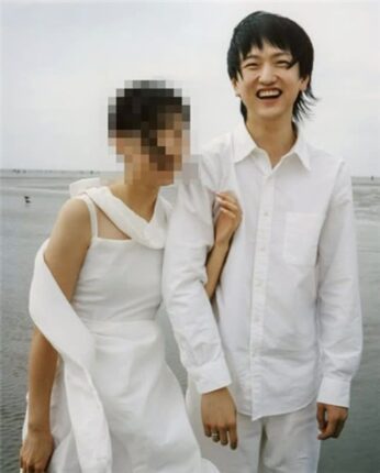 실리카겔 보컬 김한주, 인스타그램 통해 결혼 발표… 갯벌 웨딩 화보 눈길