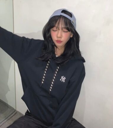 에스파 카리나 후드티에 트랙팬츠 입었을 뿐인데, 이 분위기 실화?