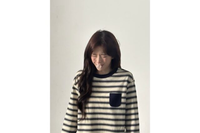 “줄무늬의 경쾌함이 살린 화사한 미모” 노정의가 보여준 내추럴 캐주얼