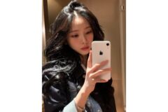“단정한 칼라 셔츠로 완성한 프레피룩” 카리나가 보여준 고혹적인 셀카