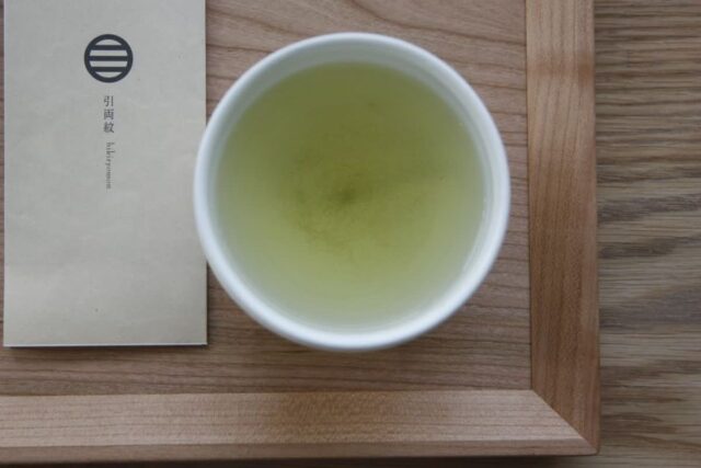 “커피 대신 한 잔씩 마셨더니..” 허리 통증 사라지고 척추 주변 근육 살려주는 천연 차