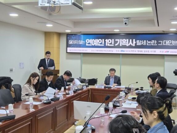 제니·지수부터 차은우까지… 스타들의 1인 기획사 ‘탈세 낙인’ 대안은?