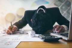 “돈이 다 어디로..” 최근 60대들이 가장 후회하는 행동 1위