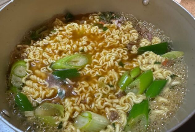 라면 먹을 때 “이 재료” 한스푼 넣으면 평범한 라면이 호텔요리가 됩니다.