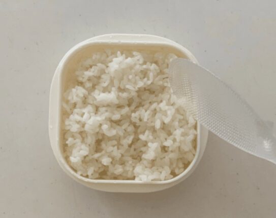 딱딱하게 굳은 밥에다 “이것” 한 방울 넣으세요, 햇반처럼 식감 살아납니다.