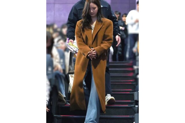 “카멜 롱 코트로 완성한 압도적인 우아함” 신세경이 보여준 영화 같은 코트