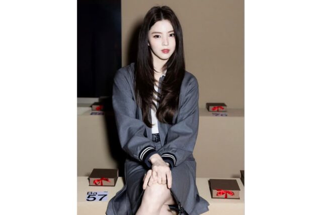 근래 드레스 없이도 연예계 씹어먹은 한소희 휠라룩 근황
