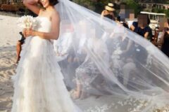 “돈 꼴보기 싫어 전 재산 기부”…결국 27조 자산가와 재혼한 여가수