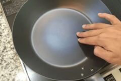 새 후라이팬 사고 “이 작업” 한번만 해도 수명이 최대 5배까지 늘어납니다.