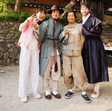 예상치 못한 천만관객 돌파에 개명할 상황에 놓인 영화감독