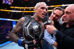 [UFC] 찰스 올리베이라, 맥스 할로웨이 꺾고 UFC BMF 챔피언 등극