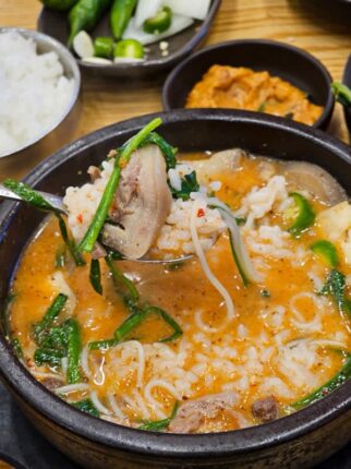 구래동국밥맛집 깔끔하면서도 진한 고향옥 얼큰 순대국 구래점