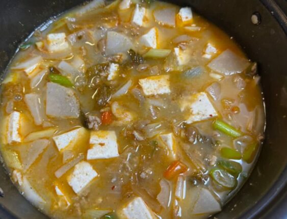 마트에서 판매하는 “이 채소”를 국에 넣으면 혈당 낮추는 보약이 됩니다.