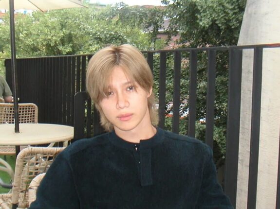태민, 지드래곤·송강호와 한식구 됐다… 갤럭시코퍼레이션으로 이적