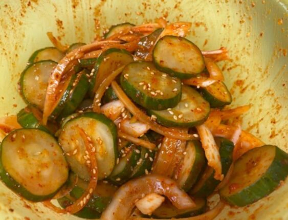 오이무침 만들 때 “이 가루” 꼭 넣으세요, 반찬집 사장님도 놀랐습니다.