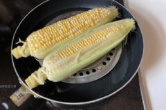 옥수수 쪄 먹을 때 “이것”을 넣어 보세요, 구수한 맛이 5배 올라갑니다.