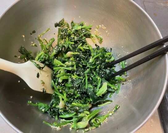 간장 넣지 마세요..”시금치나물 3배 맛있어지는 기적의 재료” 이겁니다.